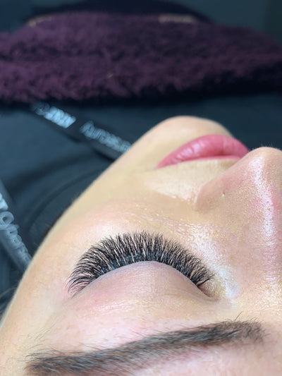 Eyelash Extension Set from Andreea Ghigheci