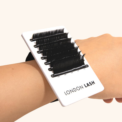 Plastic Attached-to-hand Palette on Wrist